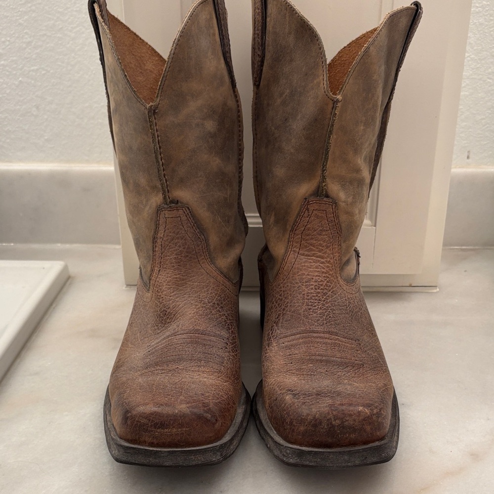 ARIAT, leather - Square toe boots.